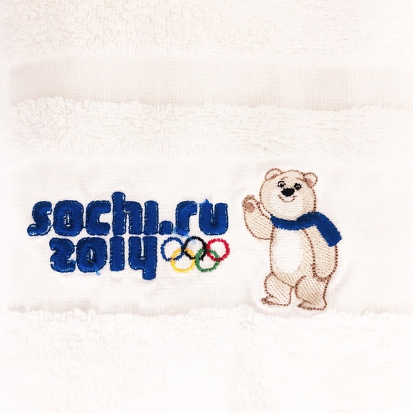 Towel 8x5 White Russian Winter Olympic Games Sochi2014 Gift Souvenir Logo - Picture 1 of 4